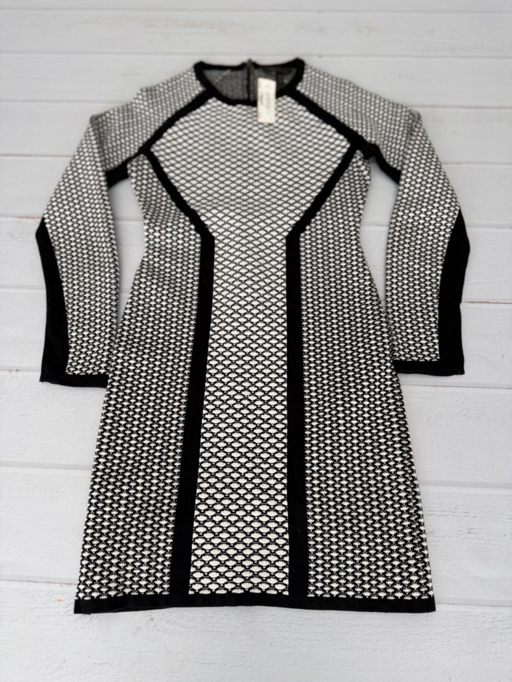 BCBG Max Azria Black White Geometric Jacquard Bodycon Mini Dress M NWT - Picture 3 of 11